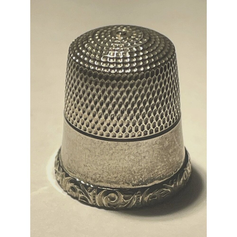 Vintage STERLING SILVER Thimble SIGNED TOWLE